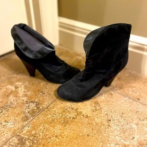 Convertible heeled booties